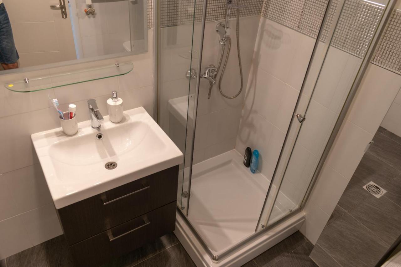 Stan Na Dan 021 Apartman Újvidék Kültér fotó