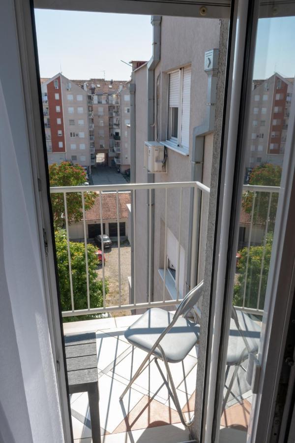 Stan Na Dan 021 Apartman Újvidék Kültér fotó
