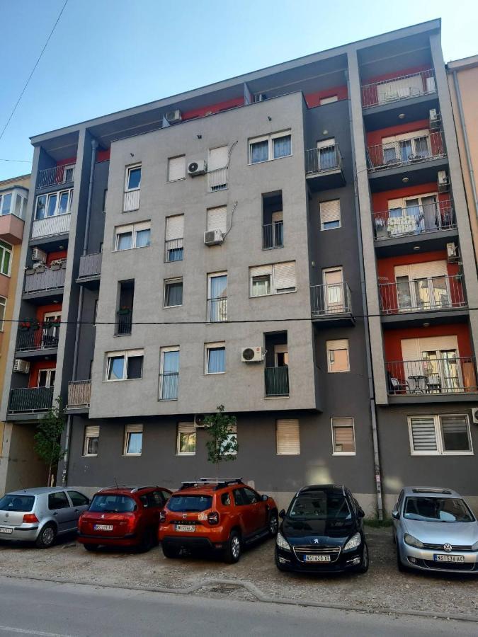 Stan Na Dan 021 Apartman Újvidék Kültér fotó